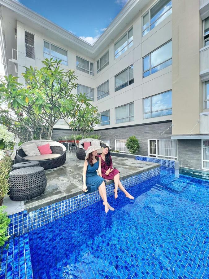 Grand Zuri Malioboro Hotel Yogyakarta Exterior photo