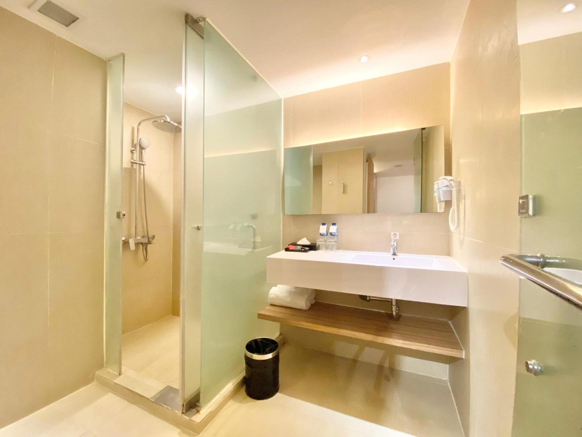 Grand Zuri Malioboro Hotel Yogyakarta Exterior photo