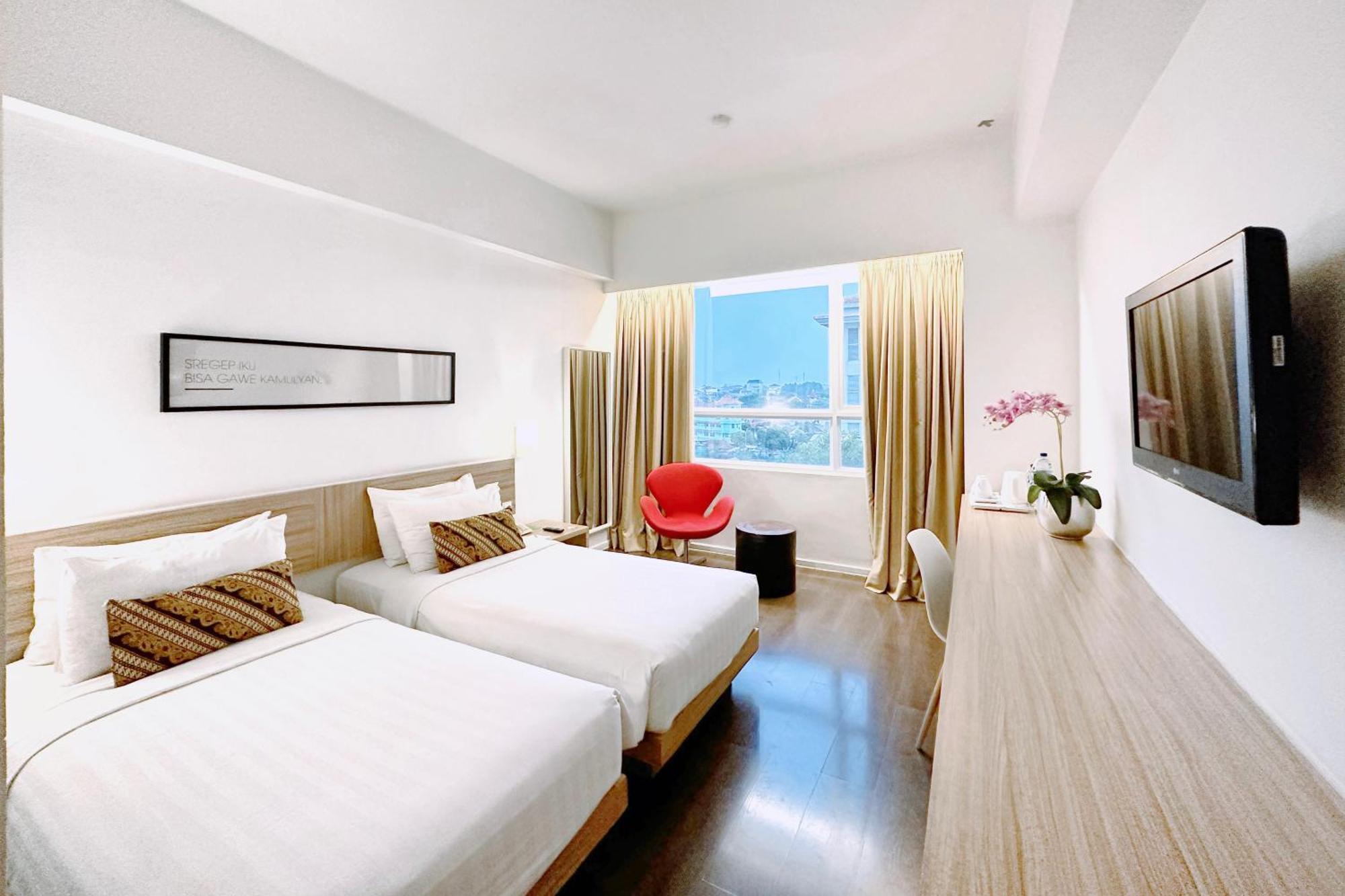 Grand Zuri Malioboro Hotel Yogyakarta Exterior photo